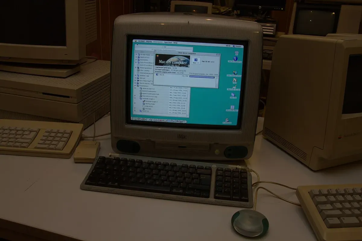 An old iMac G3 computer, the kind of machine many people first played Neopets on