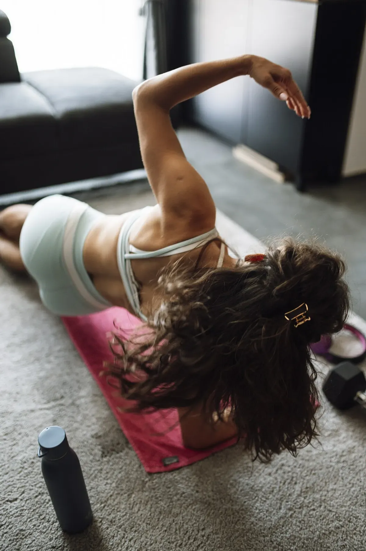 Beginner floor exercise at home, part of a knee strengthening routine